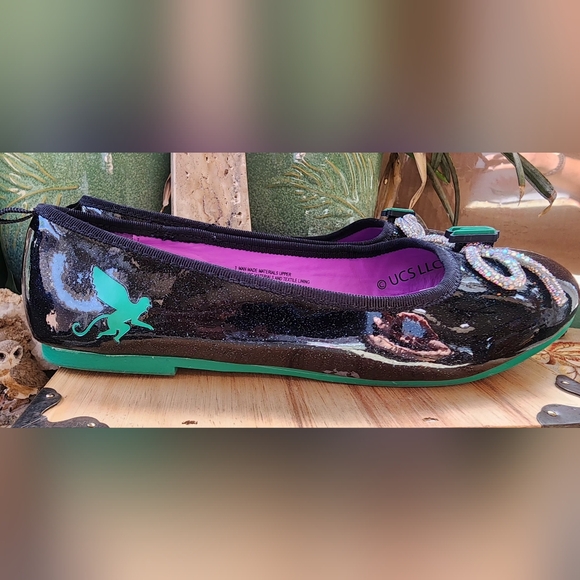 Wicked Movie Chic Black and Green Loafers with Bow Details - Picture 4 of 8